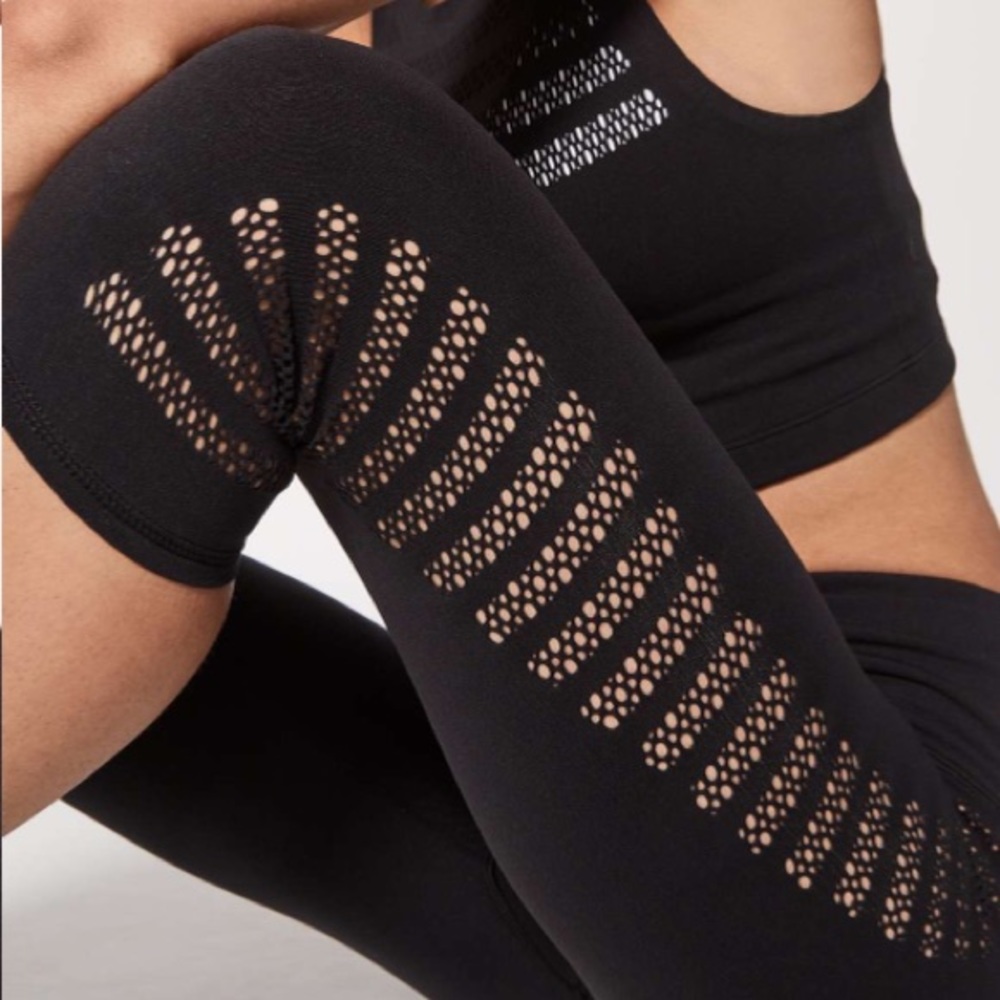 Lululemon - Reveal Crop (Stripes 17”)